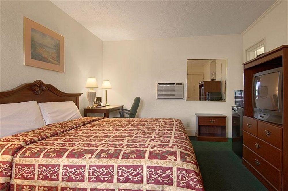 Americas Best Value Inn Suites South Boston Pokoj fotografie